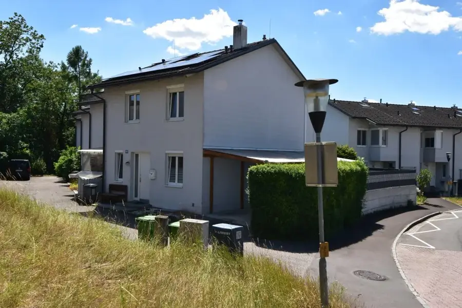 Modernes Eckreihenhaus mit Photovoltaik, Wärmepumpe & traumhaftem Garten - einziehen und wohlfühlen!